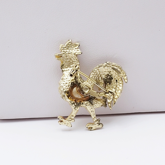 Rooster Brooch with Rhinestones and Pearl Body Gold Tone - Picture 3 of 5